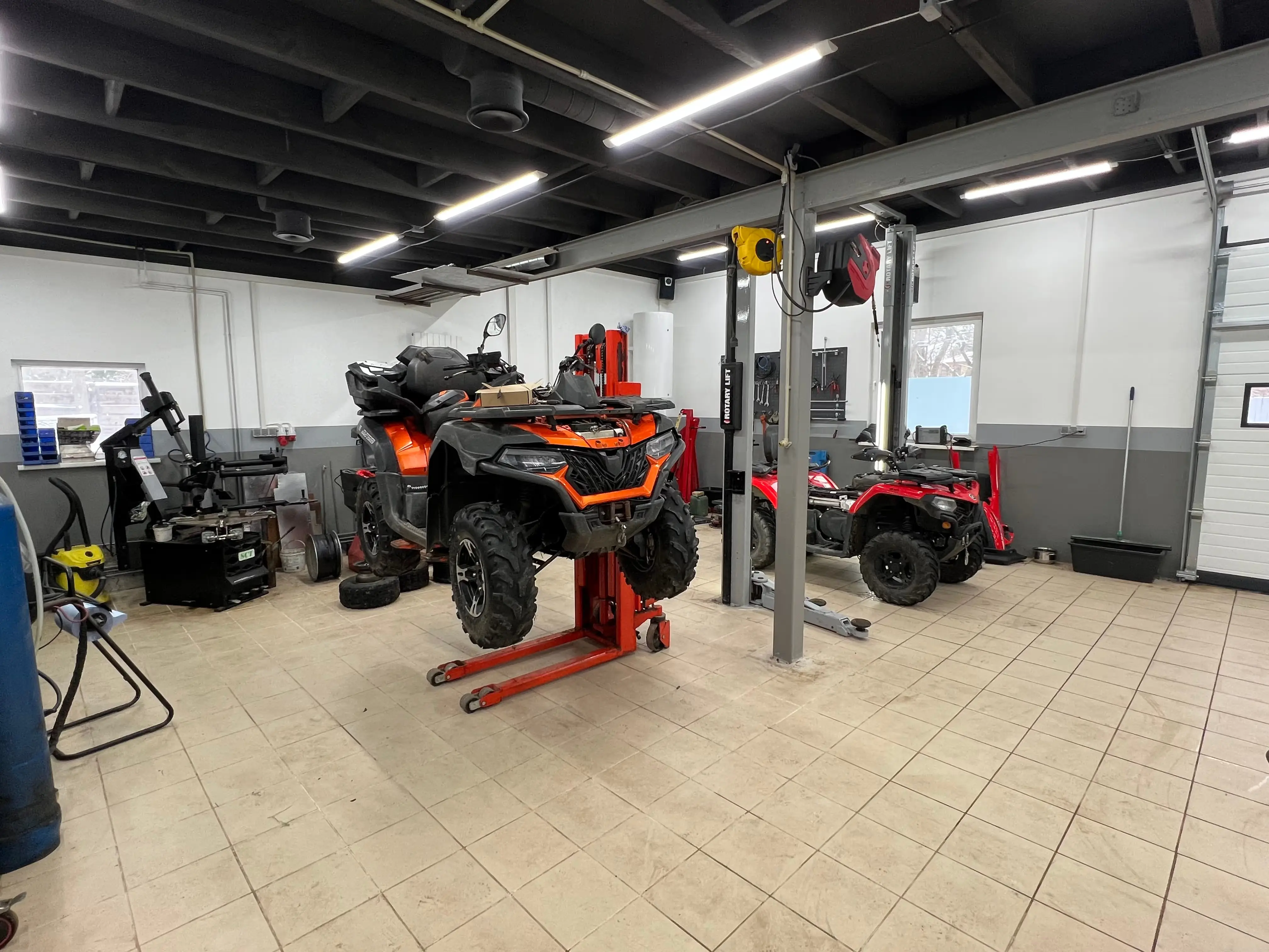 Motorolleru, motociklu un kvadraciklu serviss